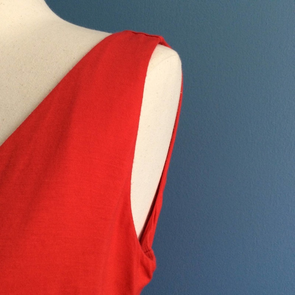 Banana Republic Sleeveless V-Neck Top - Picture 3 of 5